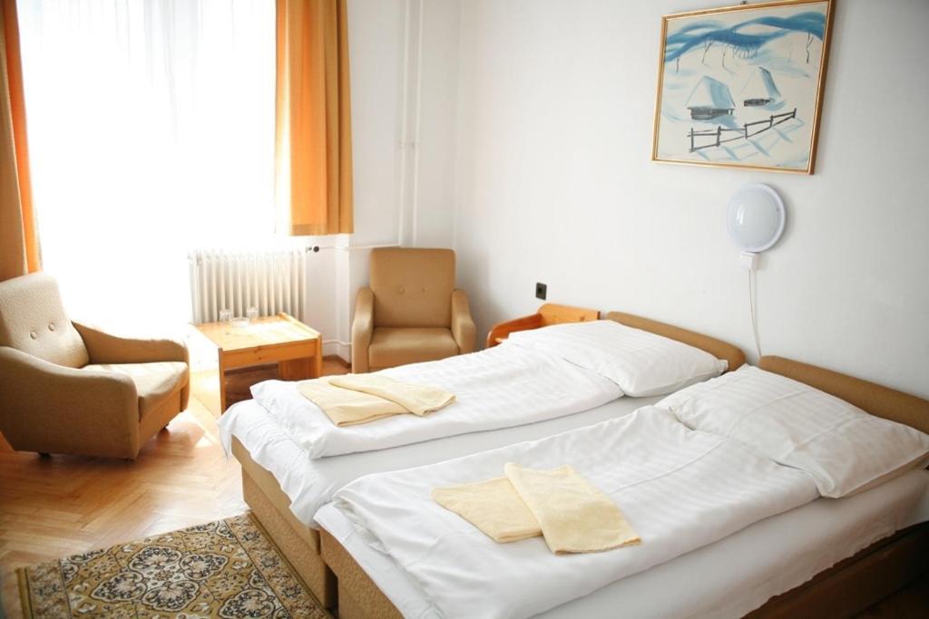 Hotel Bara Gellert Budapest Bagian luar foto