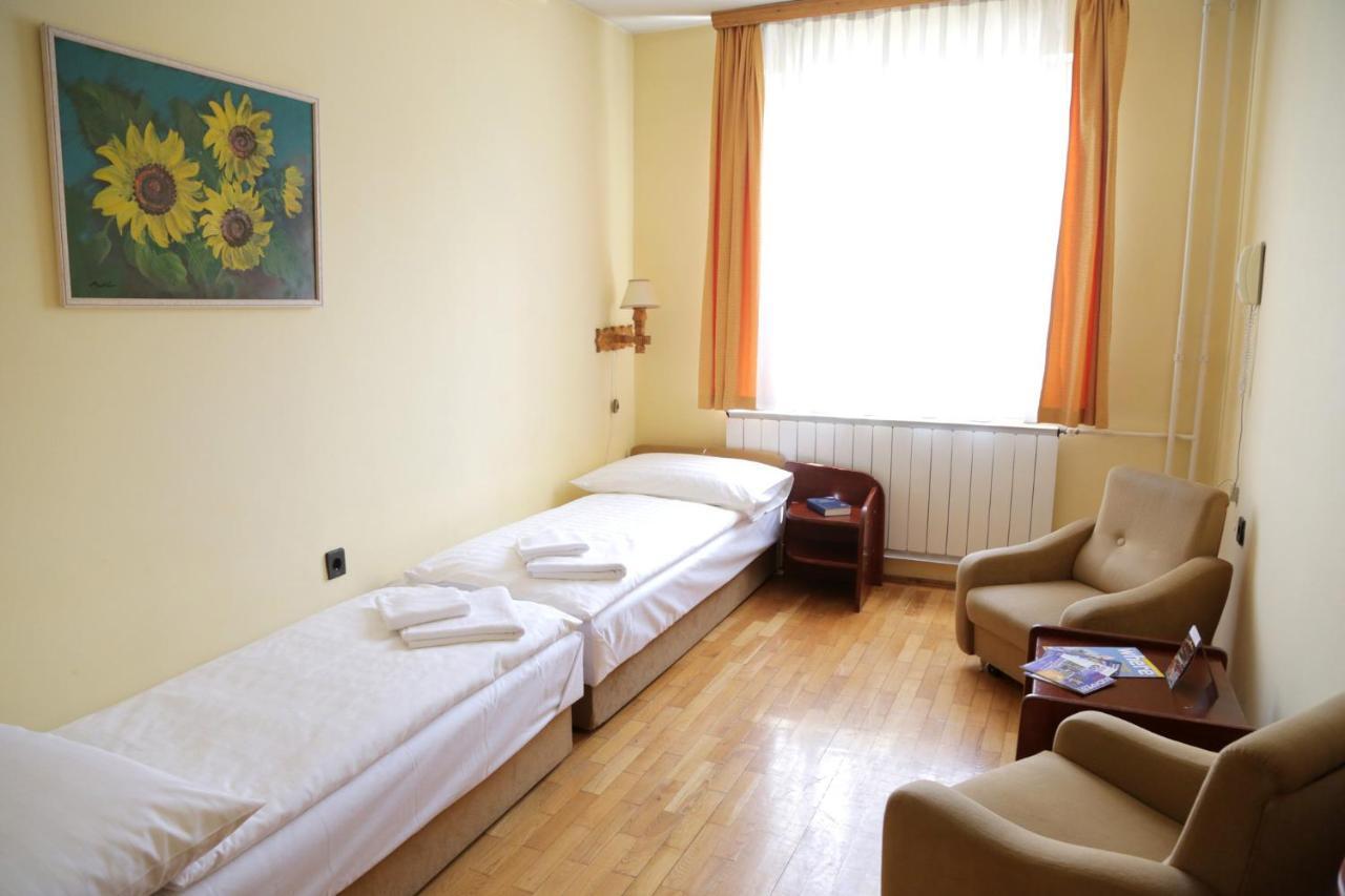 Hotel Bara Gellert Budapest Bagian luar foto